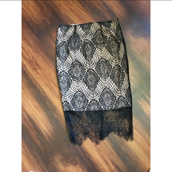 Eyelash lace skirt - Picture 3 of 3